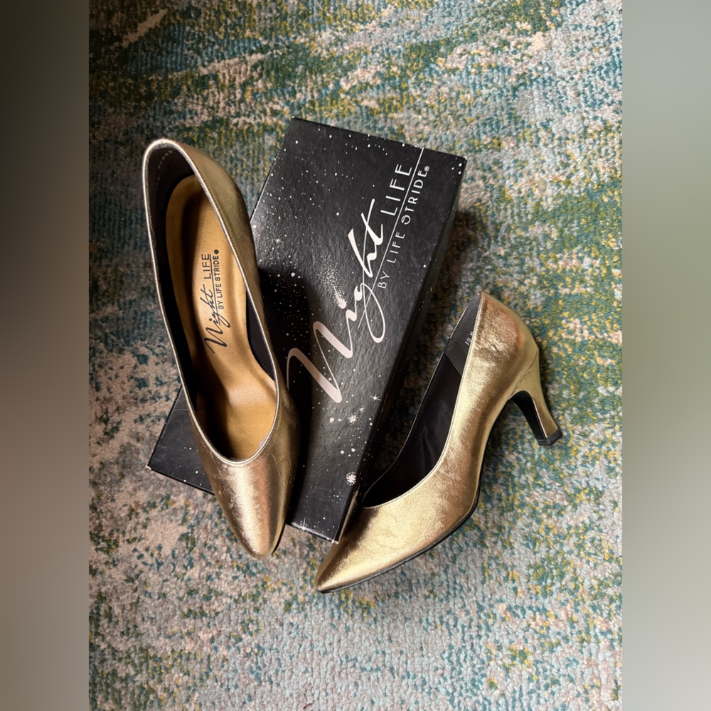 Vintage NOS Night Life by Life Stride gold metallic dress pumps, size 10M